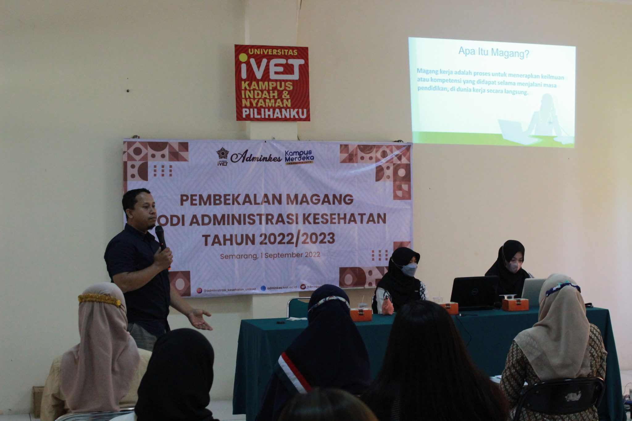 Mahasiswa Administrasi Kesehatan Universitas Ivet Laksanakan Magang Untuk Pertama Kalinya