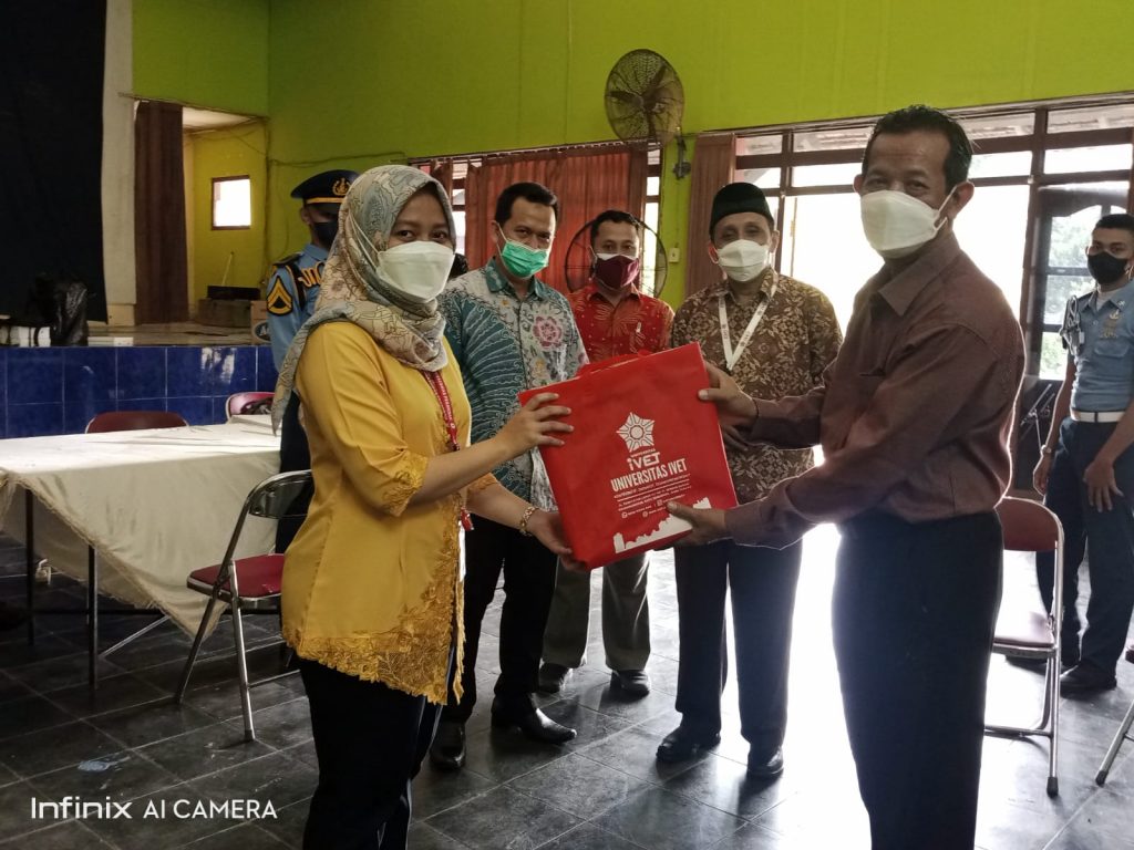 Tindak Lanjut Kerjasama Dengan Puskesmas Pegandan Universitas Ivet Gelar Vaksinasi Boster