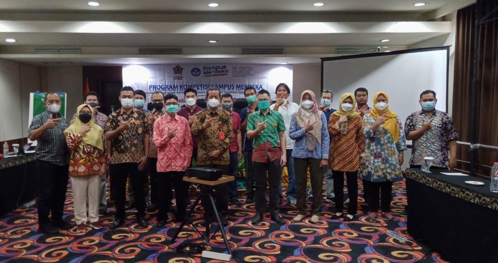 Universitas Ivet Tambah Dosen Bersertifikat BNSP