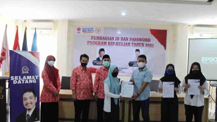 Universitas Ivet Terima Bantuan Fasilitas olahraga dan Beasiswa Kuliah Dari Pemerintah