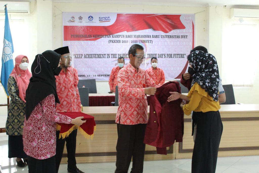 Sambut Mahasiswa Baru, Universitas Ivet Hadirkan 3 Menteri