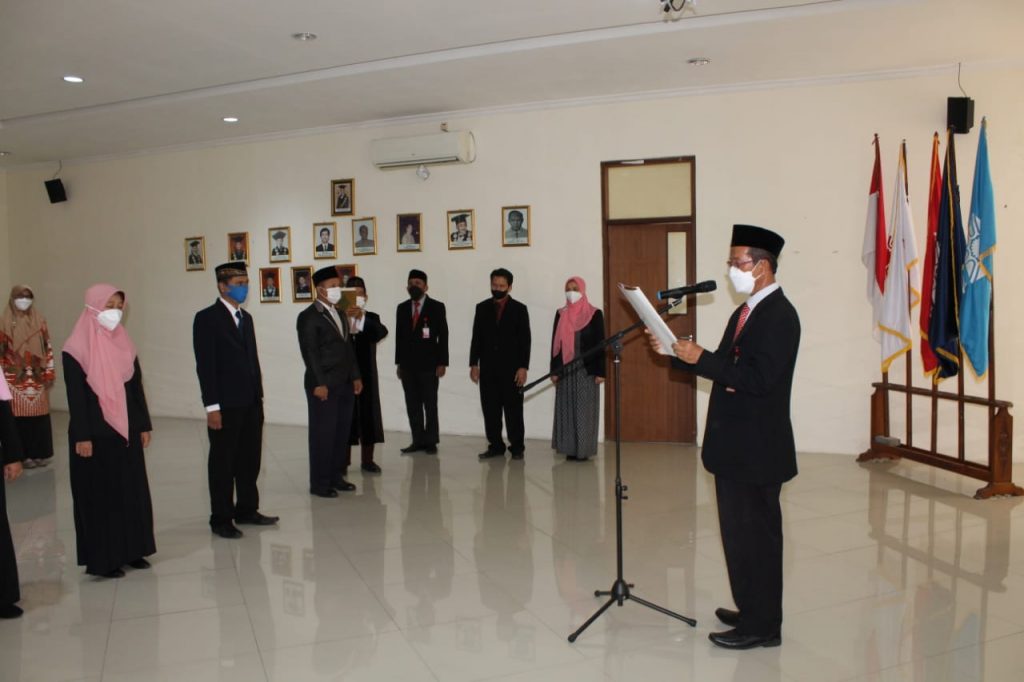 Rektor Universitas Ivet Lantik Dekan Fakultas Kesehatan