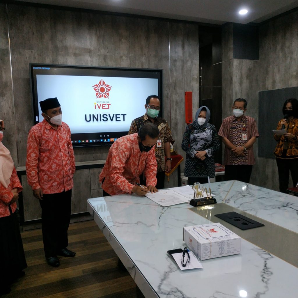 Universitas Ivet Bantu Sukseskan Program Pemerintah Kota Semarang Melalui Jalinan Kerjasama