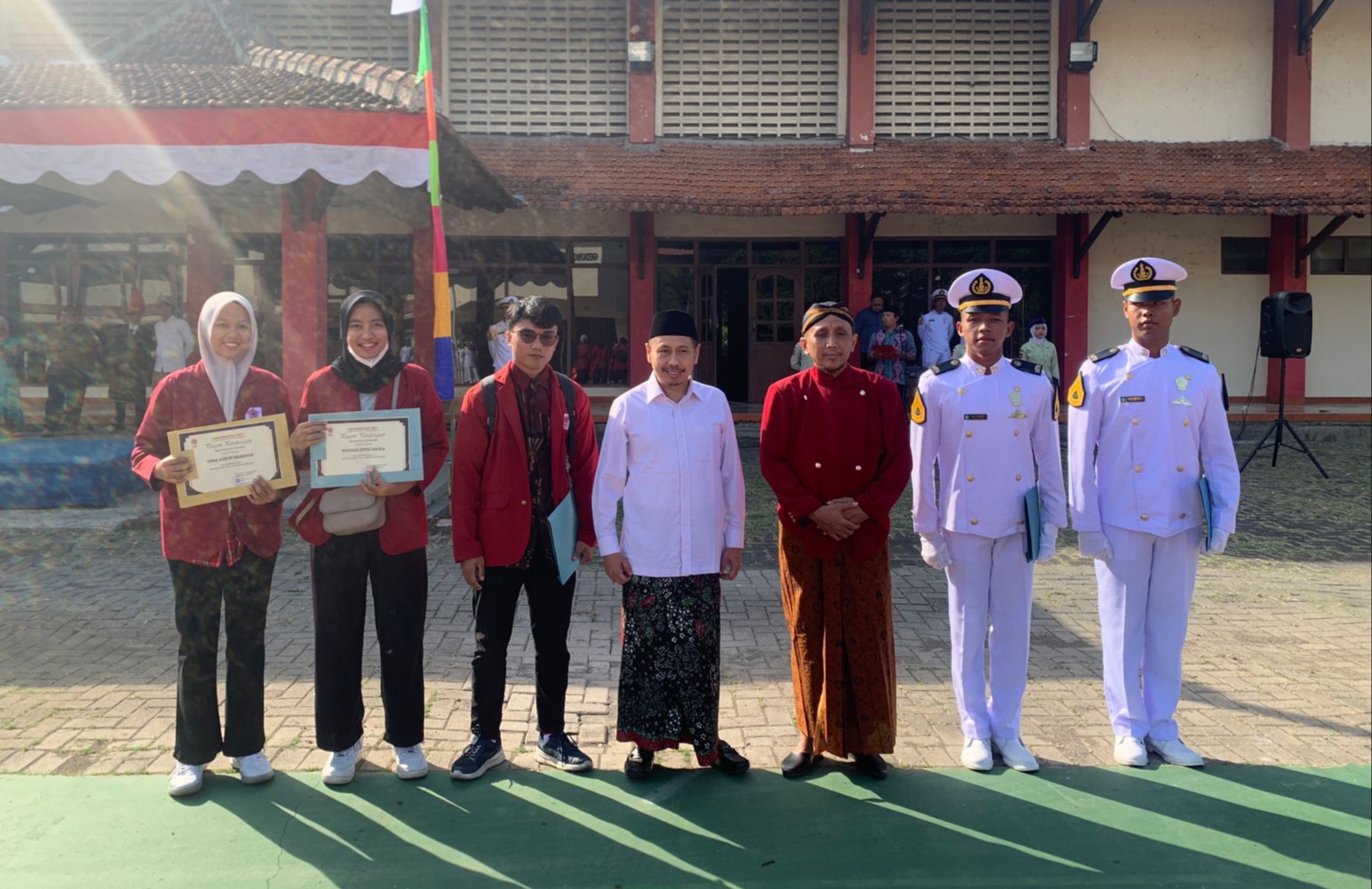 Universitas Ivet Beri Penghargaan Kepada Mahasiswa Berprestasi Dalam Porprov Jateng 2023
