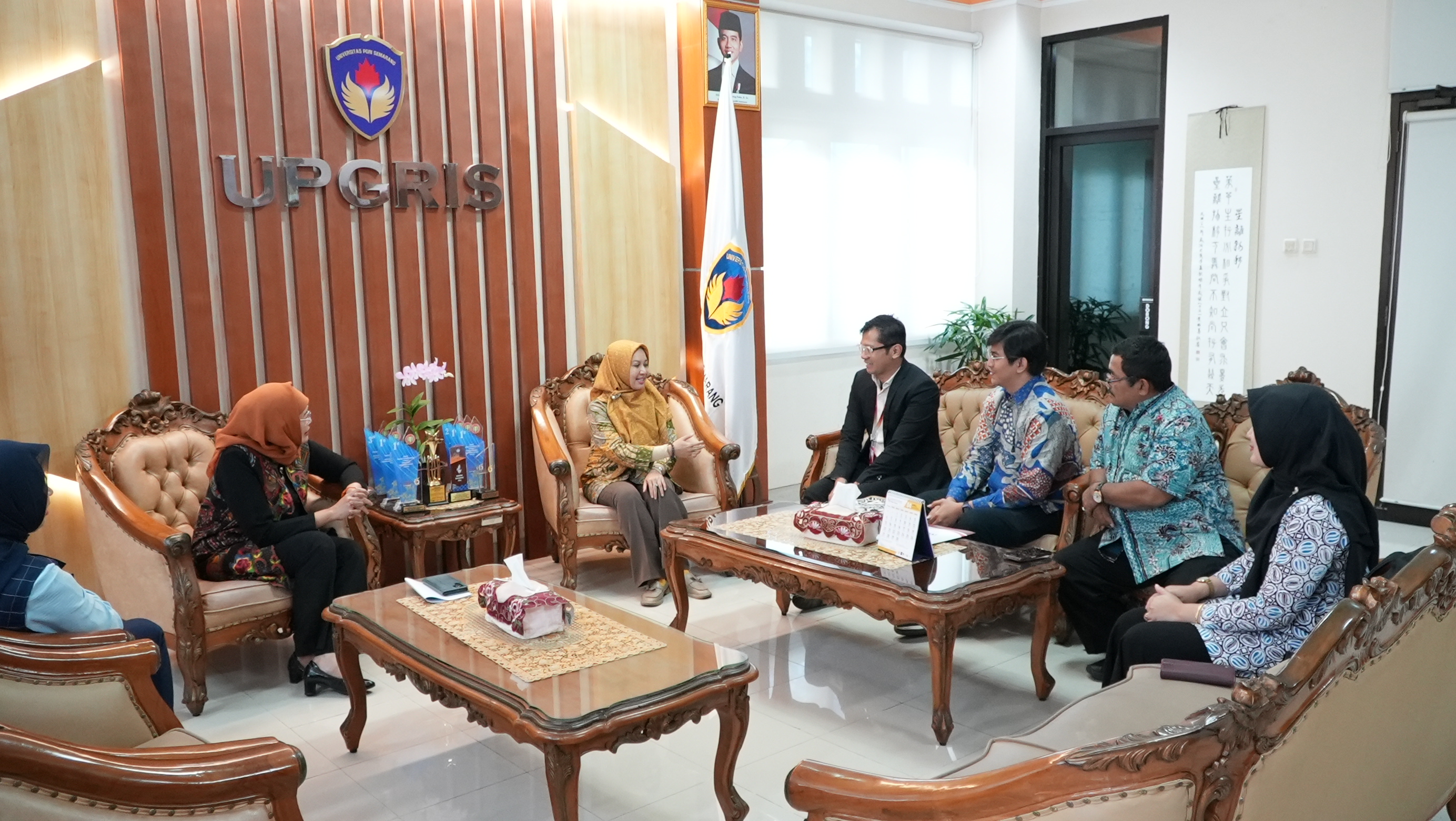 UNIVERSITAS IVET BENCHMARKING KE UNIVERSITAS PGRI UNTUK PENINGKATAN KUALITAS PRODI