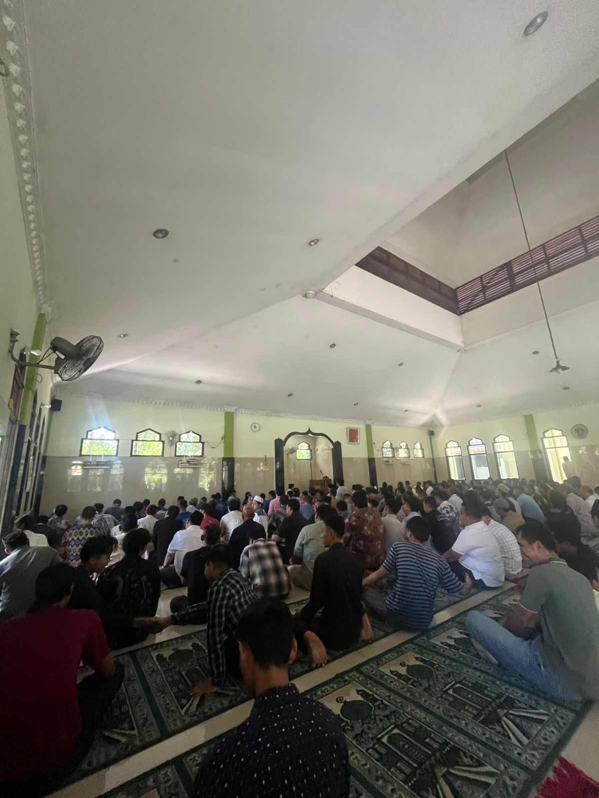 Rektor Unimus, Prof. Dr. Masrukhi, M.Pd., Jadi Khotib dan Imam Sholat Jumat di Masjid Al Fattah Unisvet