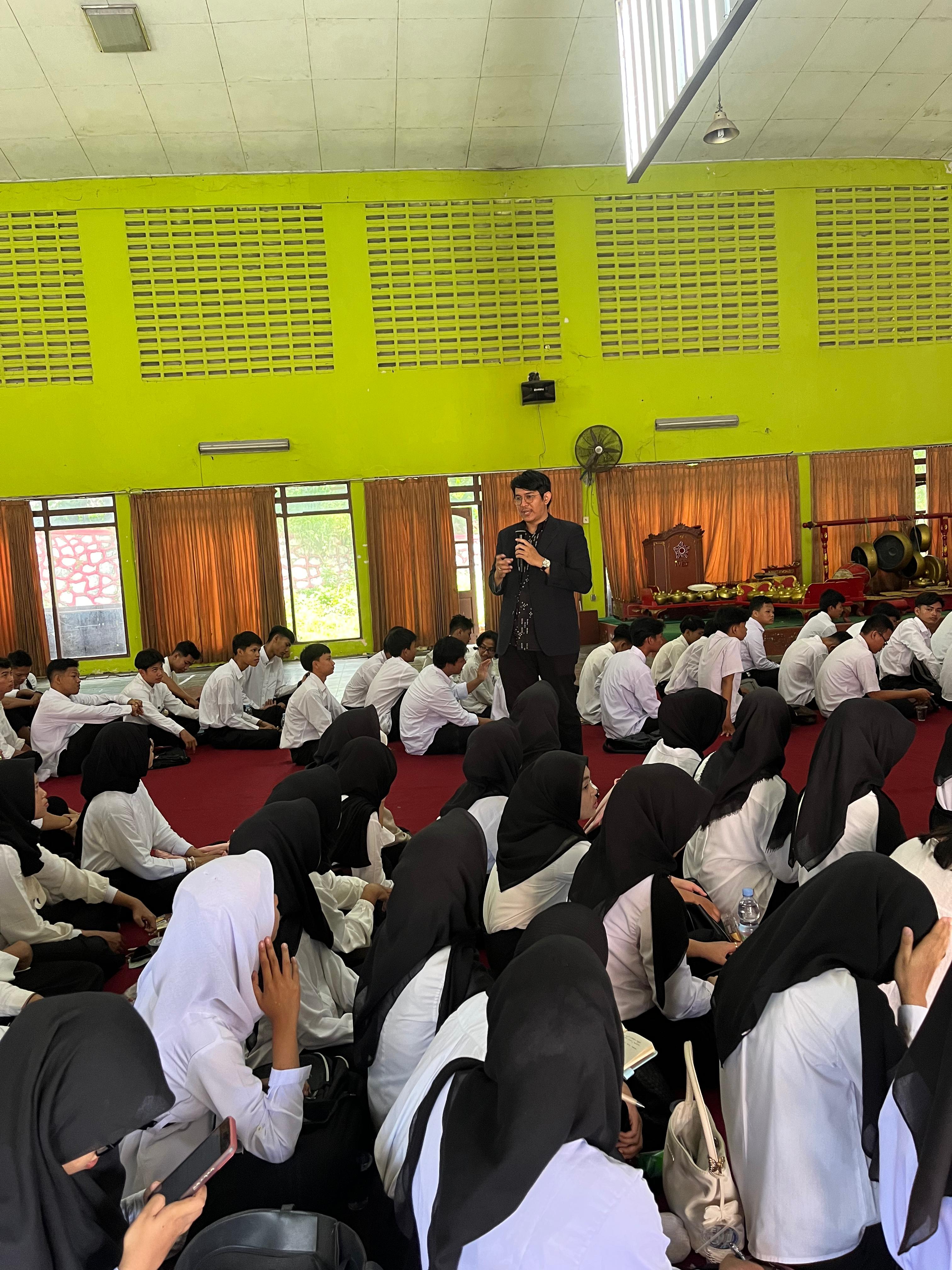 Pembekalan Mahasiswa Baru Penerima Beasiswa KIP di Universitas Ivet Semarang