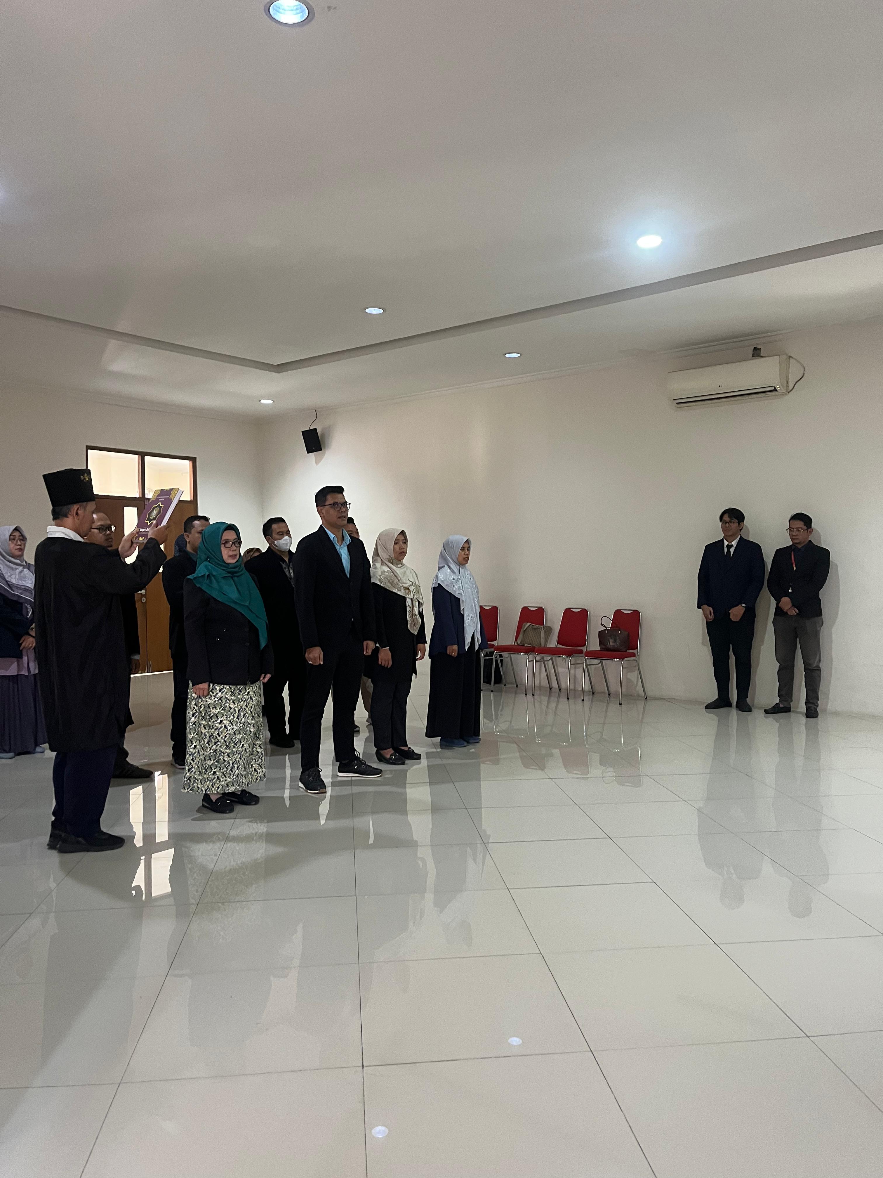 Pelantikan Pejabat Antar Waktu Unisvet 2025-2027