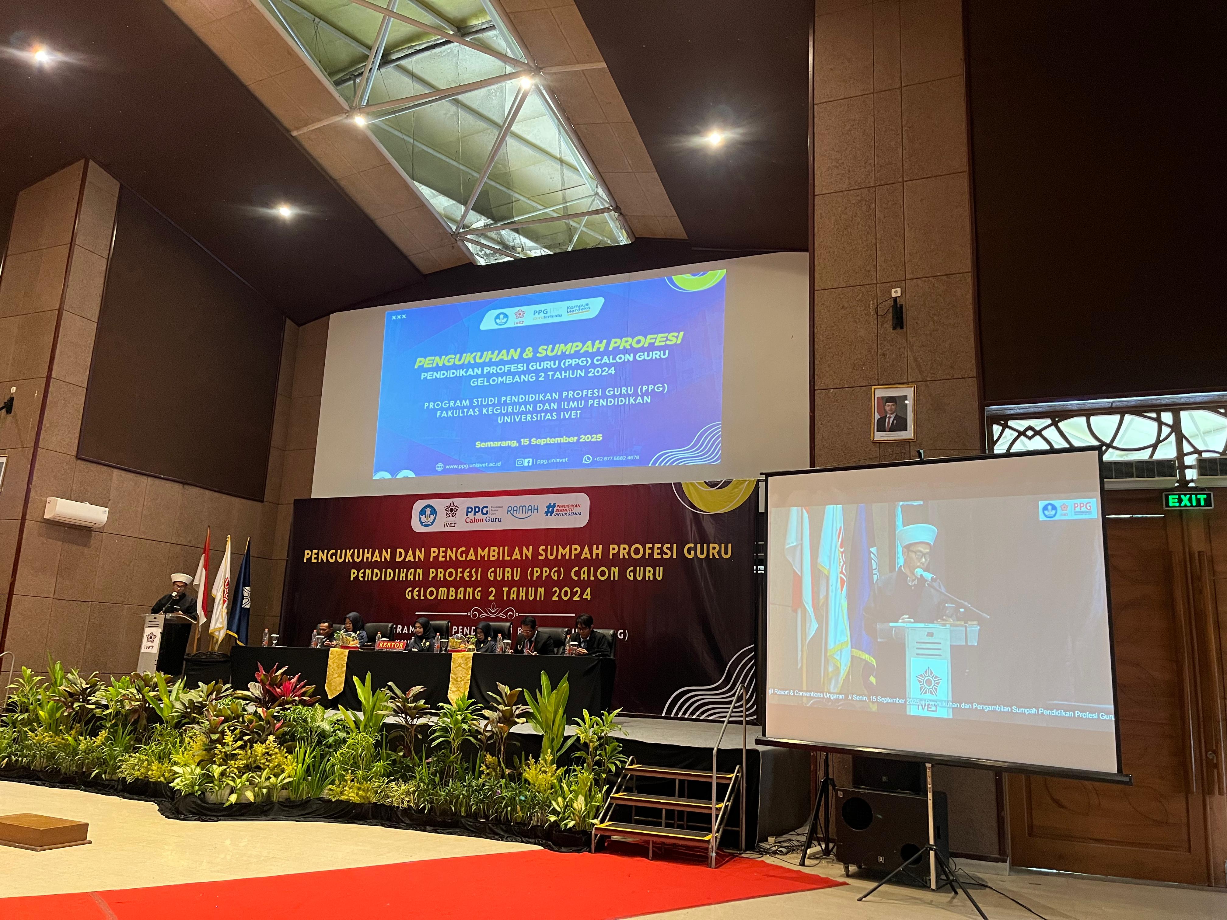Pengukuhan dan Pengambilan Sumpah Profesi Guru